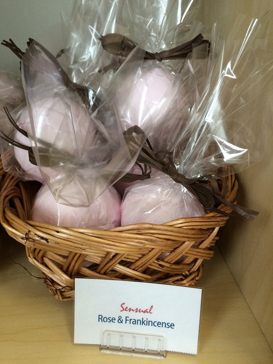 Essential oil BATH BOMB with Shea Butter - ROSE & FRANKINCENSE